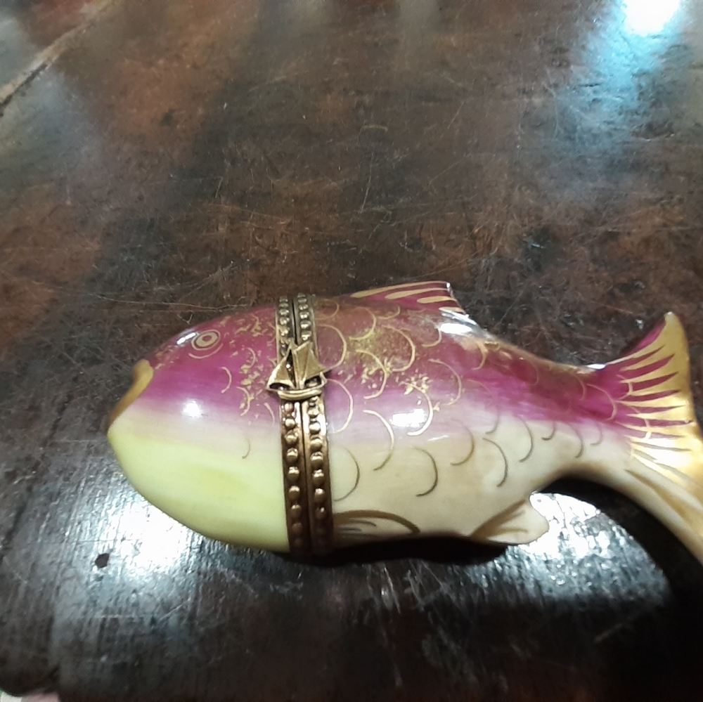 Limoges France Hand painted beautiful violet and gold Fish trinket box ROCHARD